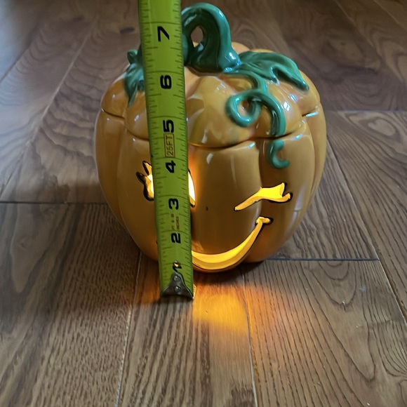 Jack-o-lantern with lid 7” tall - Picture 8 of 10